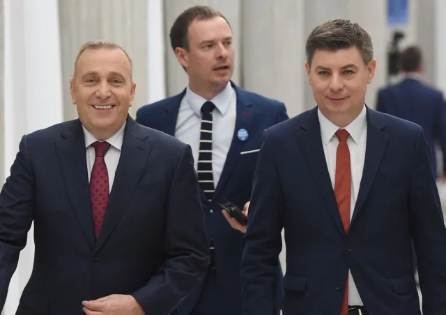 Schetyna o zawiadomieniu do prokuratury szefa MON: To kompromitacja