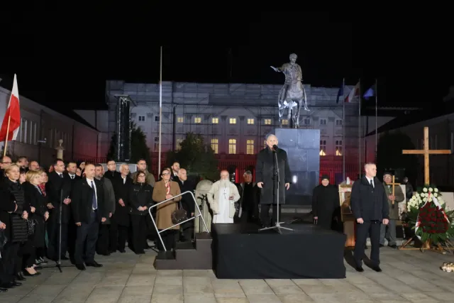 Kaczyński podczas miesięcznicy smoleńskiej: Wiosną 2018 roku raport dot. katastrofy będzie gotowy
