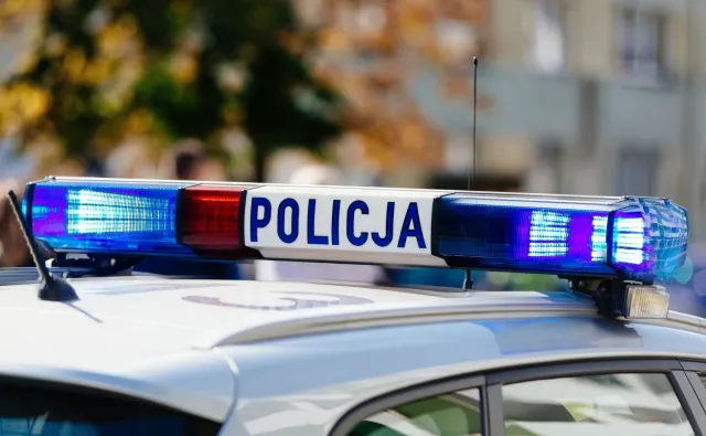 Mazowieckie: Trwają poszukiwania mężczyzny, który próbował potrącić policjantów