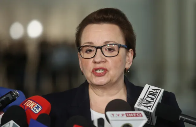 Zalewska: Obawy o zwolnienia są na wyrost, szkoły nie będą likwidowane