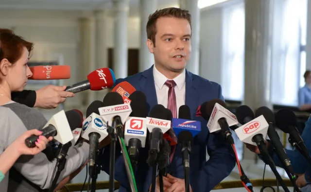 Rzecznik rządu: W ocenie premier Misiewicz nie może być zatrudniony w MON