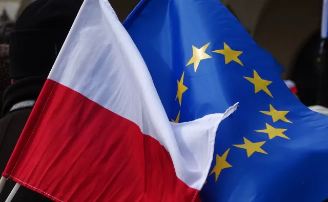 Unijne flagi zawisną w polskich sądach? Chce tego minister Waldemar Żurek