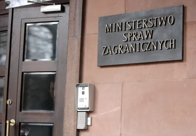 "Możliwość naruszenia informacji niejawnych w resorcie". MSZ zawiadamia prokuraturę