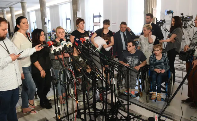 RPO i przewodniczący OPZZ odwiedzili niepełnosprawnych protestujących w Sejmie