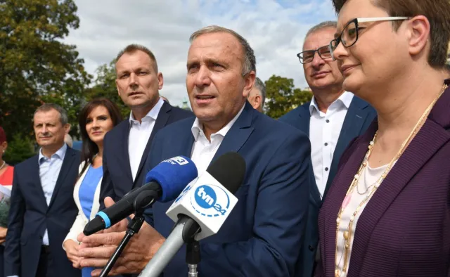 Schetyna: Słowa o "warczących samorządach" to korupcja polityczna