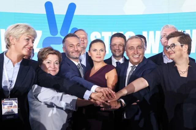 Sześciopak Schetyny vs piątka premiera