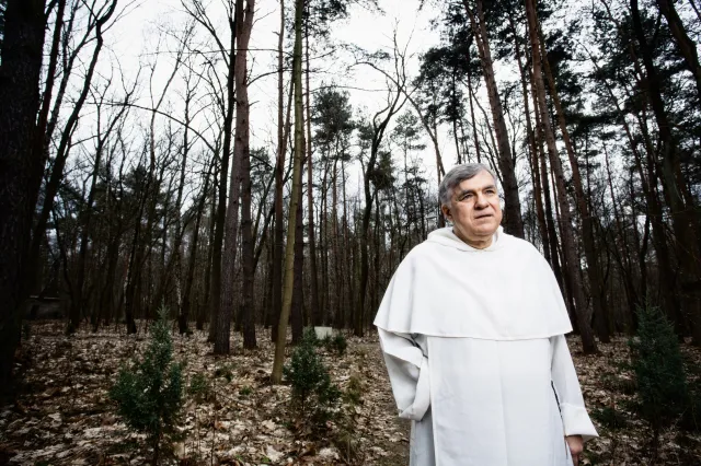 Jan Paweł II był przez lata często sabotowany przez administrację watykańską [ROZMOWA MAZURKA]