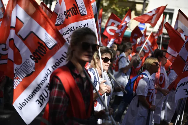 Ponad sto osób zatrzymano w Paryżu na protestach "żółtych kamizelek"