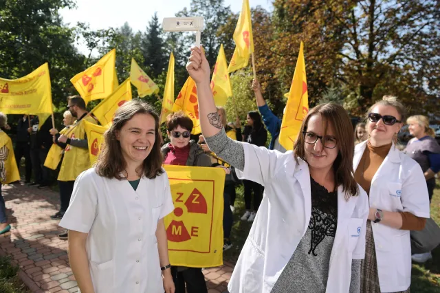 Mnisterstwo zweryfikuje ponad 400 porozumień z fizjoterapeutami i diagnostami. "Z naszych danych wynika, że 70 procent podmiotów dostało podwyżki"