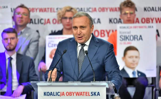 Ciemne chmury nad Grzegorzem Schetyną