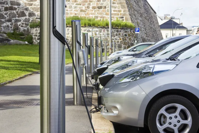 Chiny biją rekordy w sprzedaży aut elektrycznych. Świat został w tyle