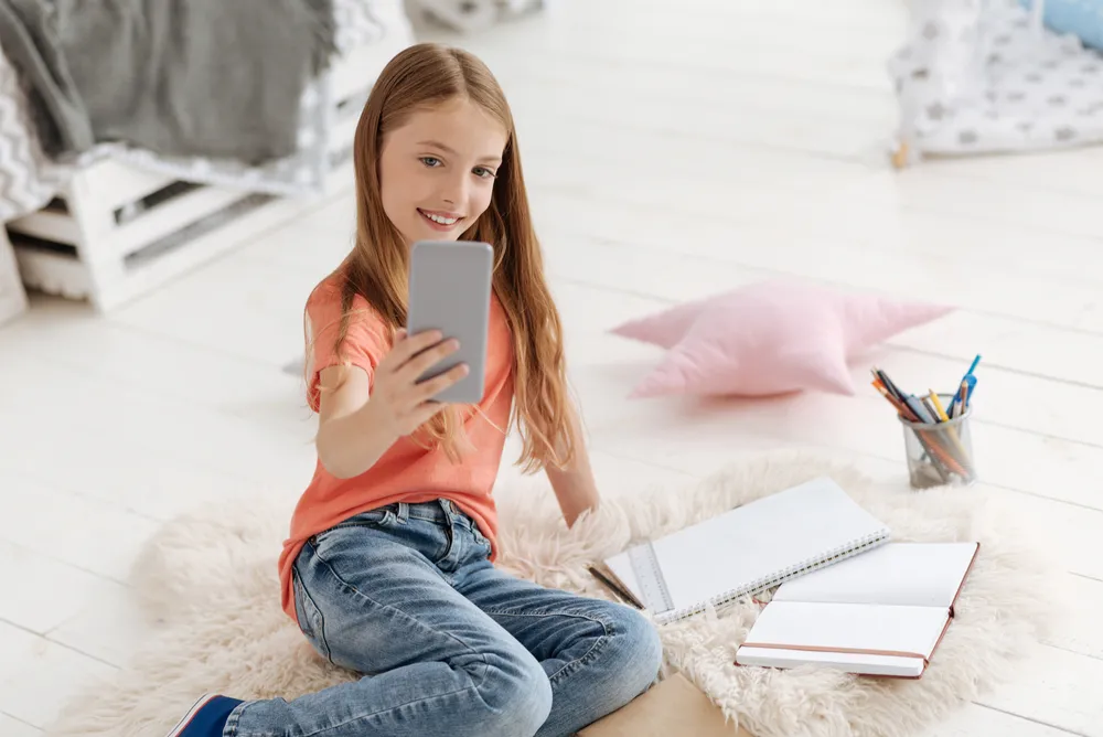 Influencerzy pod lupą UOKiK, dzieci bez Instagrama