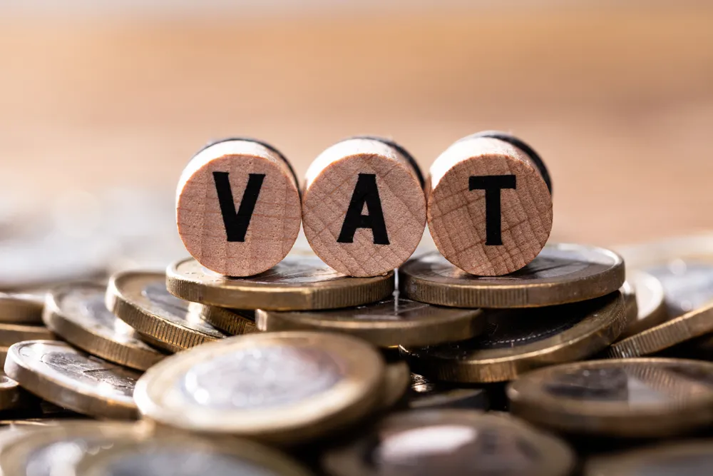 VAT się nie rozszczelnił. Dochody rosną, a luka może nawet zmalała