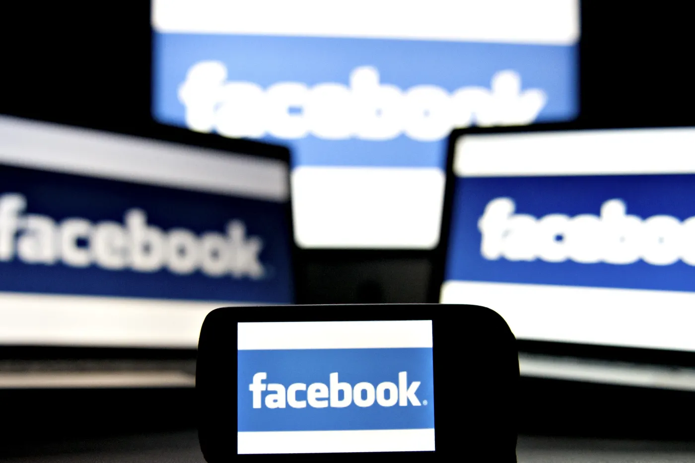 Z Facebooka wyciekły dane milionów użytkowników