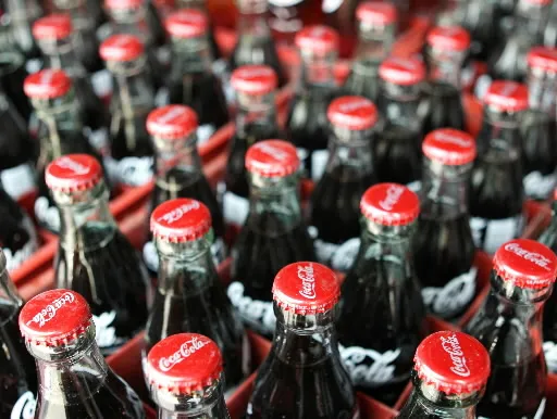 Od 2013 r w barach Nowego Jorku zakaz sprzedaży słodkich napojów supersize
