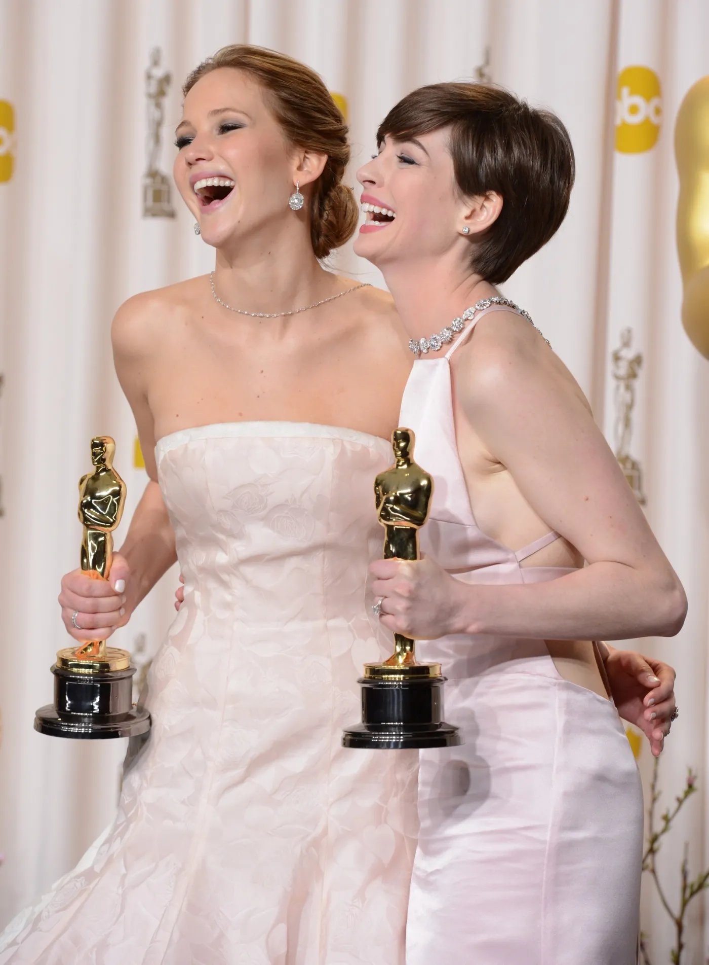 Jennifer Lawrence i Anne Hathaway