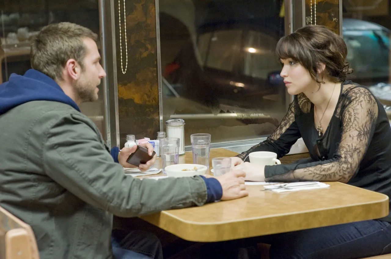Jennifer Lawrence i Bradley Cooper w filmie "Poradnik pozytywnego myślenia"