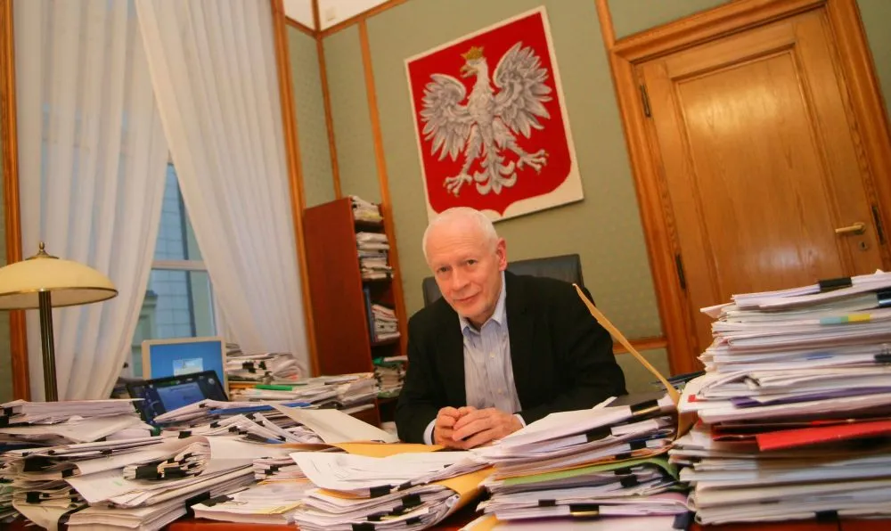 Historia życia i porażek MAiC - minister administracji nie dźwignął cyfryzacji
