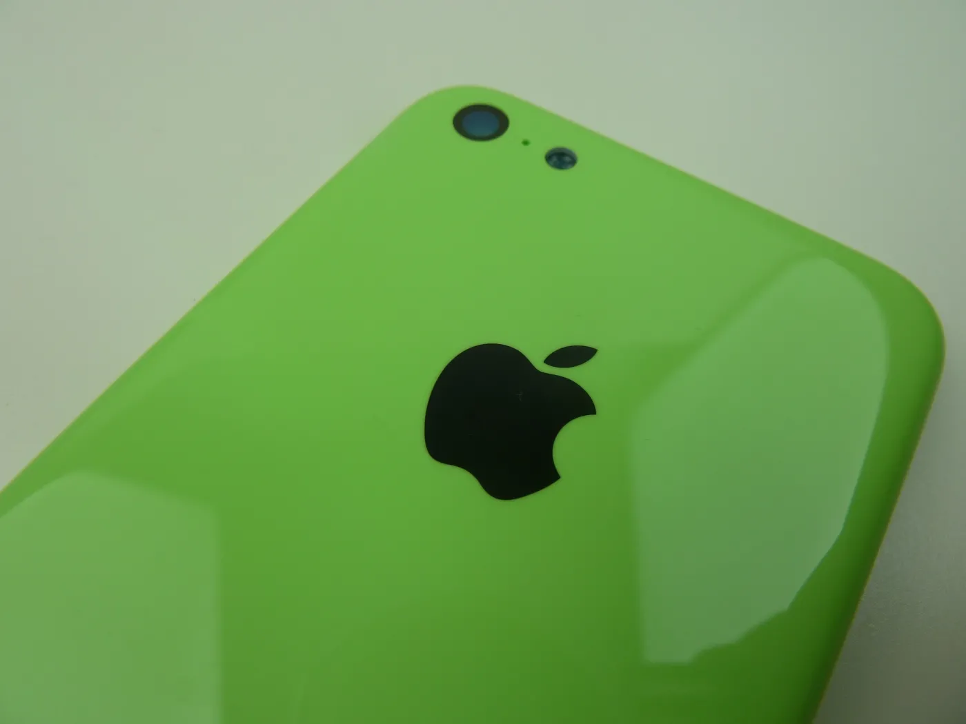 iPhone 5C - do sieci wyciekły zdjęcia budżetowego smartfona Apple