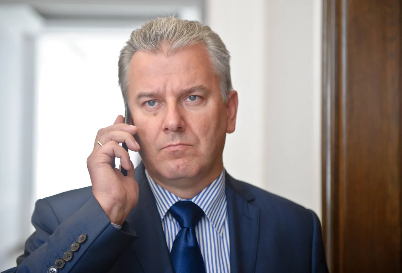 Grabarczyk: Sikorski powinien zająć stanowisko ws. swoich podróży