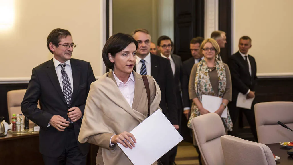 Rząd dopłaci do najniższej pensji? Mucha: trochę nadinterpretacja