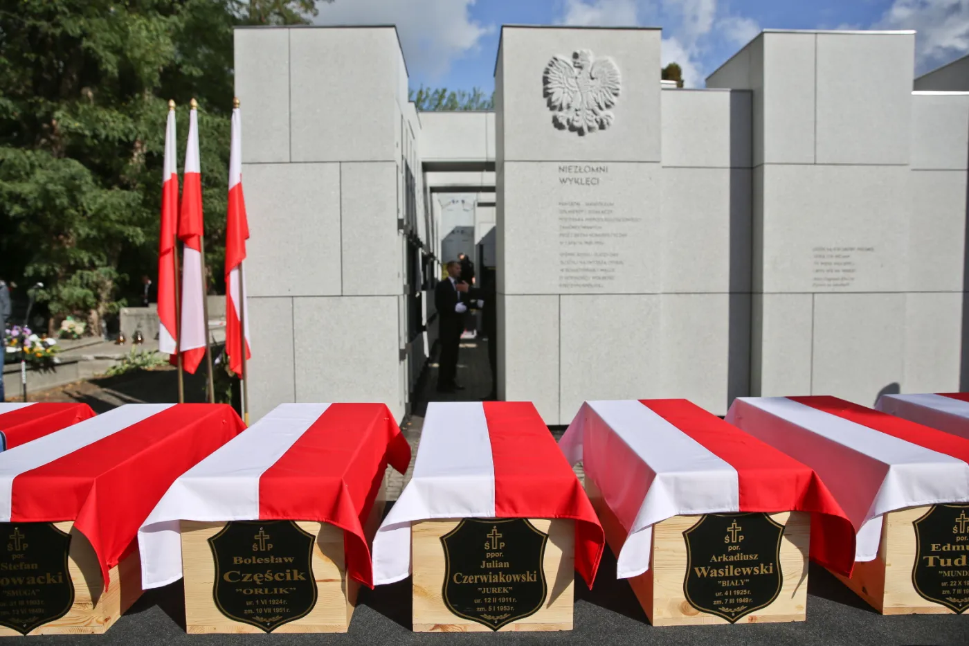 Warszawa: Na Powązkach pochowano 35 Żołnierzy Niezłomnych