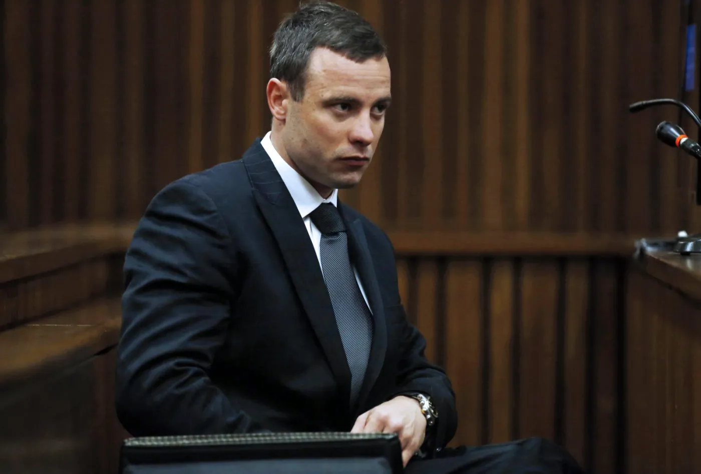 Oscar Pistorius  EPA/MIKE HUTCHINGS