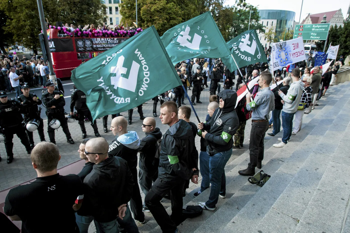 ONR w Polsce: Ze zmianą rządu nastąpiło przyzwolenie na te poglądy. To robi pewna część nauki Kościoła