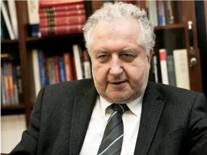 Dopiero będzie i pat, i paraliż. Spór o TK nie skończy się wraz upływem kadencji Rzeplińskiego
