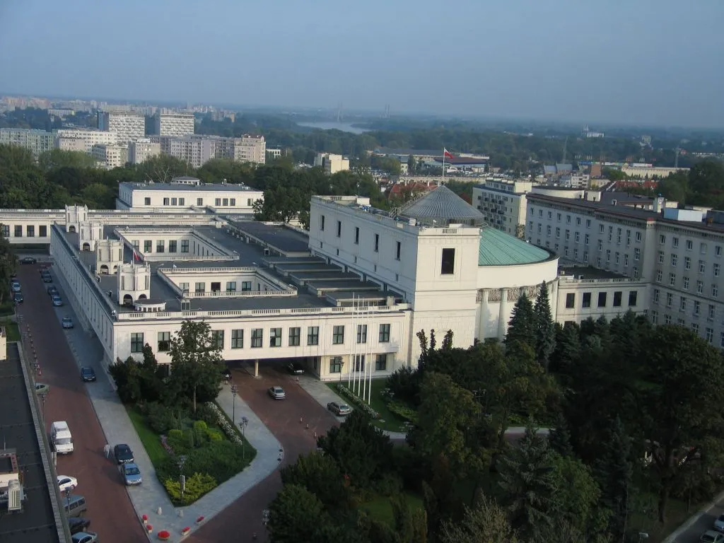 Majątki posłów: Milionowe pożyczki, okazałe domy i księgozbiory o wartości 450 tys. zł