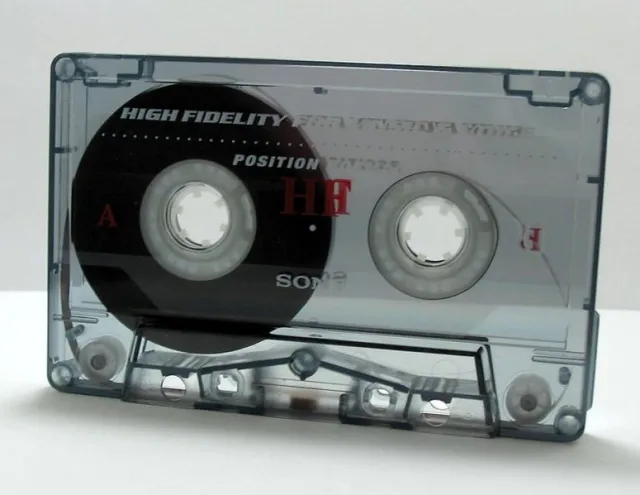 Muzyka ostatnich 25 lat. Kasety, płyty CD i era internetu