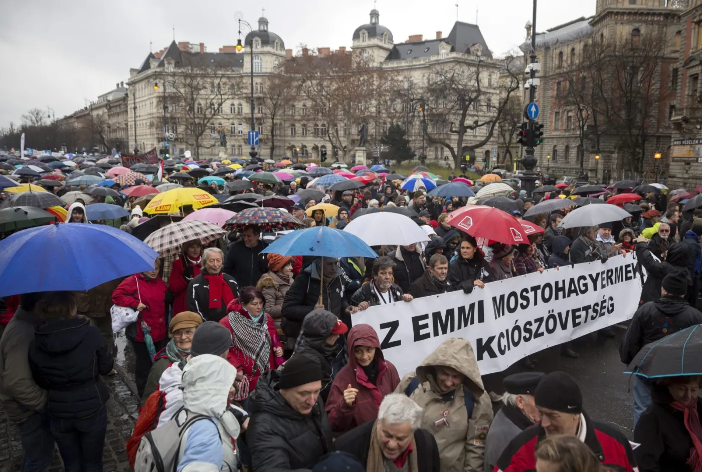 Węgry: Kolejna masowa demonstracja ws. reformy oświaty