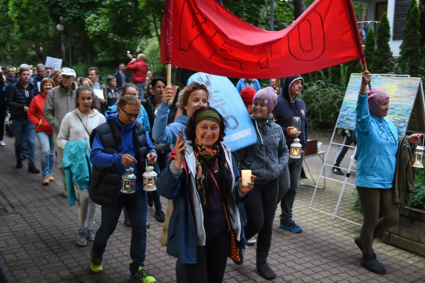 Warszawa: Demonstracje przed budynkami SN i Senatu
