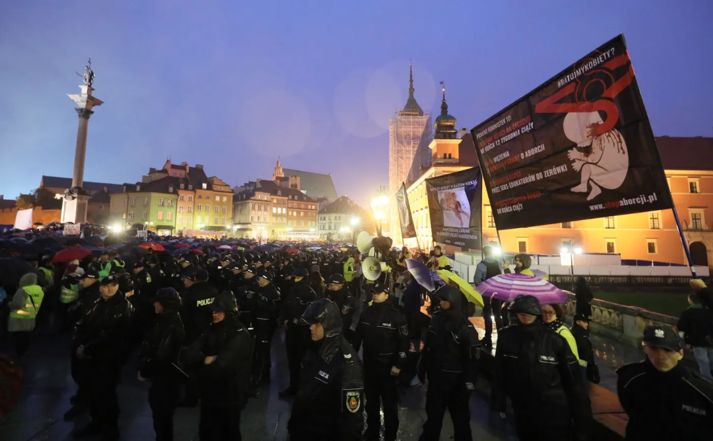 "W Polsce zagrożona wolność zgromadzeń". Raport AI