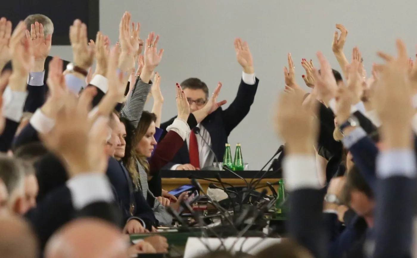 Konstytucjonaliści o posiedzeniu Sejmu: To, co się dzieje jest absolutnie niedopuszczalne
