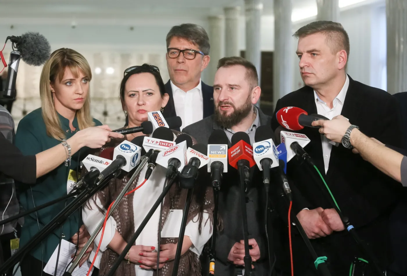 Burzliwe obrady podkomisji ws. medycznej marihuany. Na stole dziecięce trumny