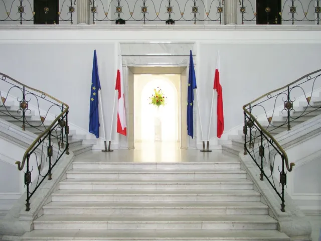 PiS zmienia zasady w komisji do spraw służb specjalnych. Partie są oburzone