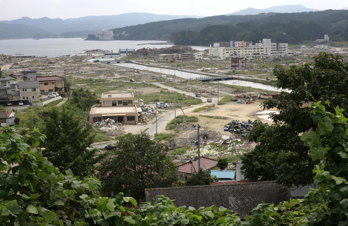 Dzielnica miasta Minamisanriku zniszczona 11 marca przez tsunami i trzęsienie ziemi w Japonii. Zdjęcie z 10 września 2011 roku.