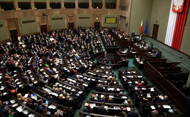 62. Posiedzenie Sejmu: Wyższa renta socjalna, cięcia w parlamencie i RODO