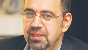 Daron Acemoğlu ekonomista z Massachusetts Institute of Technology. Współautor książek „Dlaczego narody przegrywają” i „Wąski korytarz: Państwa, społeczeństwa i los wolności”. Laureat medalu Johna Batesa, nagrody uchodzącej w środowisku ekonomicznym za drugą po Noblu pod względem prestiżu

fot. mat. prasowe