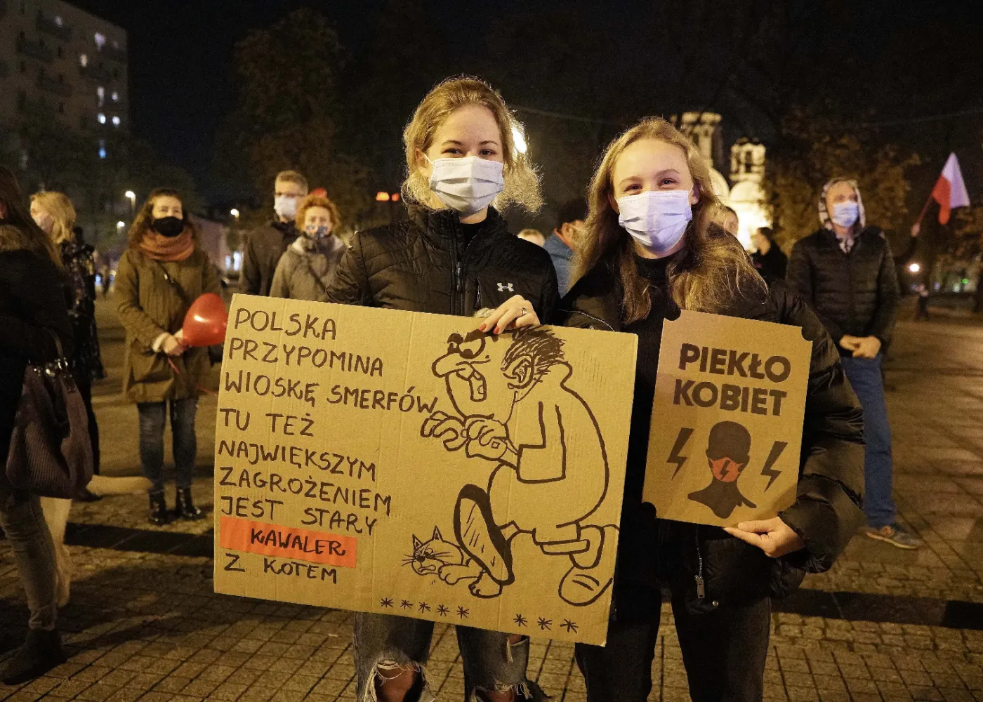Mówimy o pokoleniu, które urodziło się na przełomie wieków i wyrasta z dobrobytu na miarę polskich możliwości. To ludzie, którzy nie doświadczyli kataklizmów. Lockdown stał się dla nich pierwszą refleksją na poziomie wspólnotowym. Chcą widzieć siebie jako wolnych ludzi