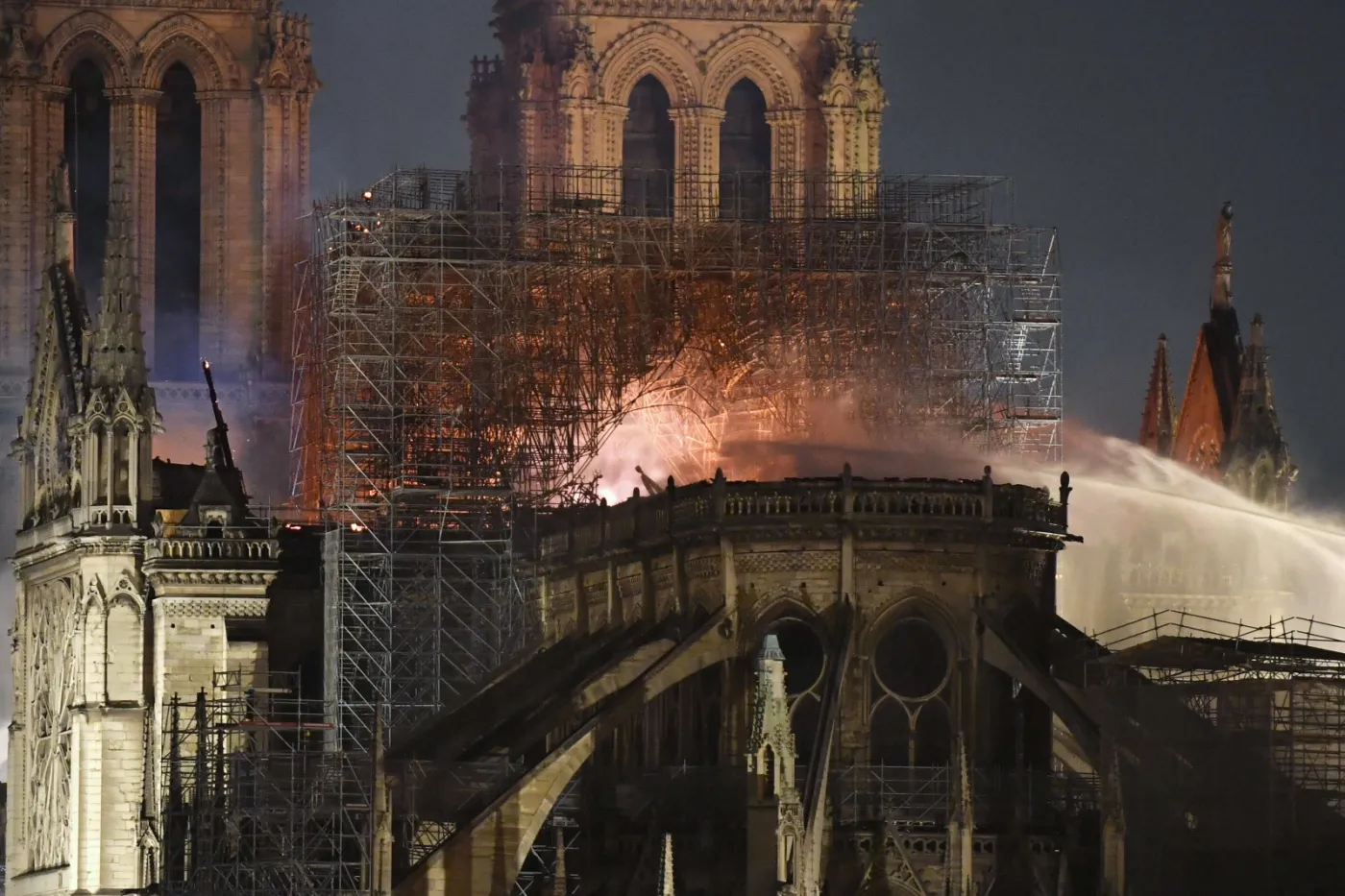 Francja ogłosi konkurs na projekt rekonstrukcji iglicy Notre Dame
