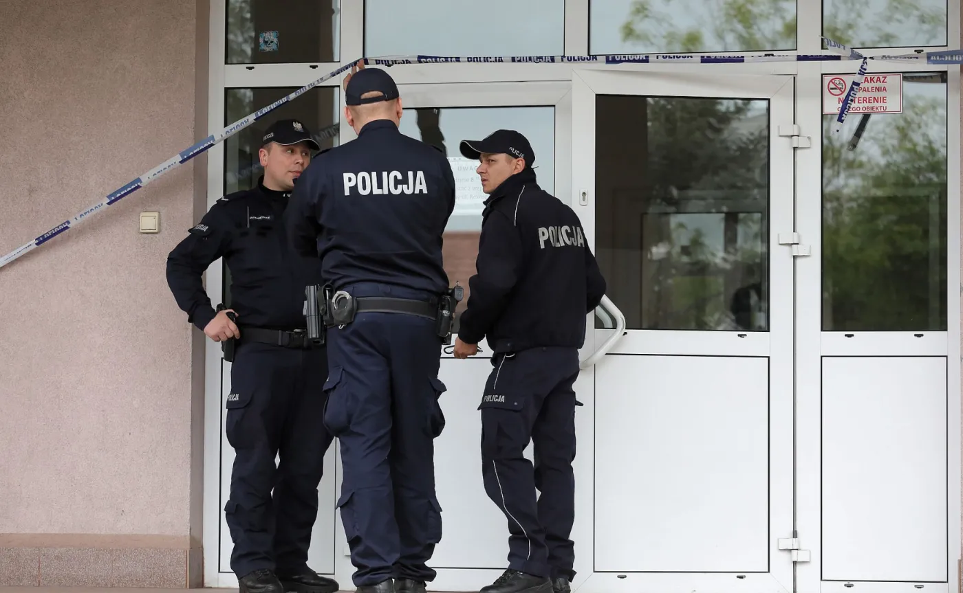 Tragedia w warszawskiej podstawówce:15-latek zabił nożem swojego kolegę. "Śledztwo jest prowadzone bardzo intensywnie"