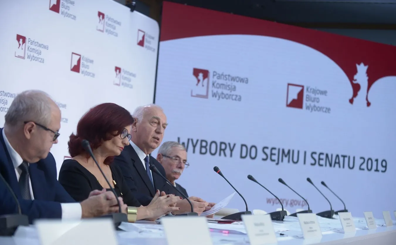 PKW: Frekwencja w wyborach parlamentarnych na godz. 17 wyniosła 45,94 proc.