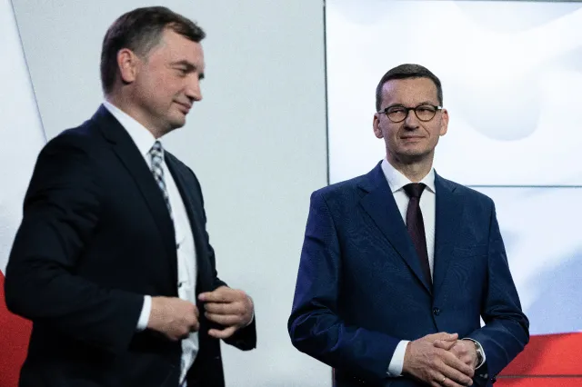 Morawiecki wygranym sporu o budżet UE. A co z Ziobrą? SONDAŻ