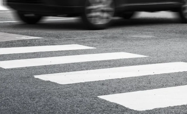 Potrącił 7-latkę na pasach i uciekł z miejsca wypadku. Kierowca w rękach policji