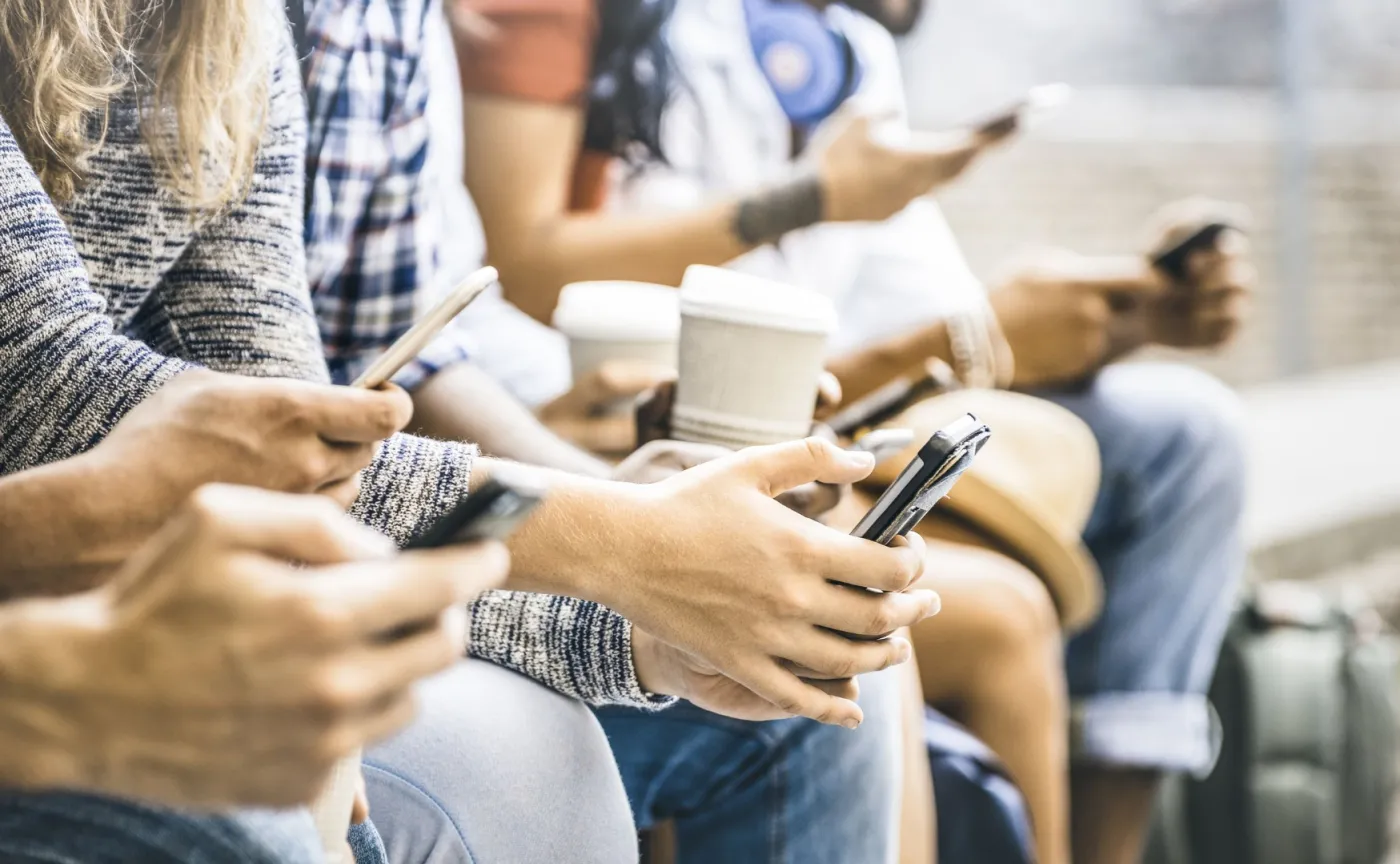 Prof. Jędrzejko: Cyfrowe piekiełko naszych dzieci. Należy nauczyć je korzystać z sieci