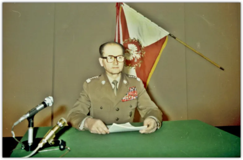 Jaruzelski i Kiszczak bez stopni generalskich? "Zło i zdradę trzeba nazwać po imieniu"