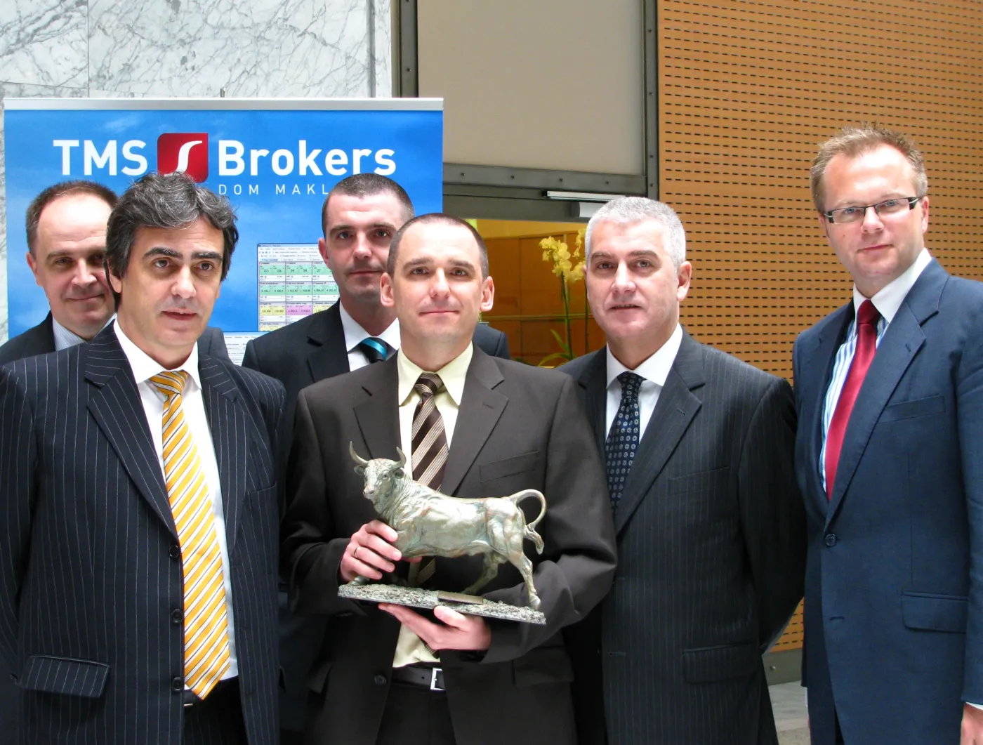 Na zdjęciu od lewej: Tomasz Nowak, Paulo Pinto (organizator światowy World Top Investor), Edmund Ganczar (uczestnik World Top Investor), Mariusz Ganczar (zwycięzca World Top Investor), Jarosław Mikołajczyk (dyrektor zarządzający TMS Brokers), Rafał Glinicki (uczestnik World Top Investor)