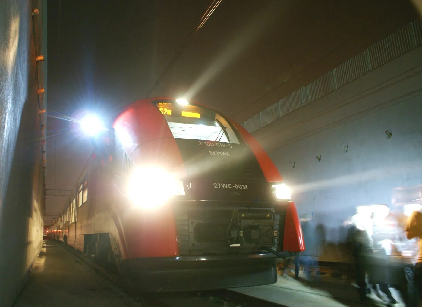 Nowe pociągi na lotniska i tramwaje na Pradze - Warszawa otrzyma 400 mln zł na transport